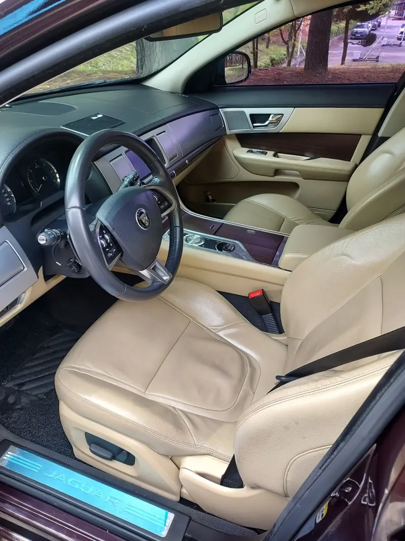 Jaguar XF