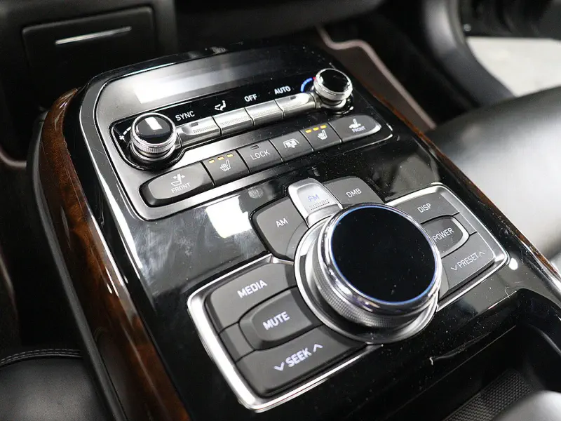 Genesis EQ900