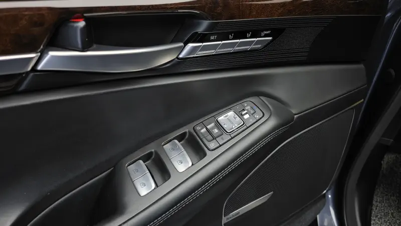 Genesis EQ900