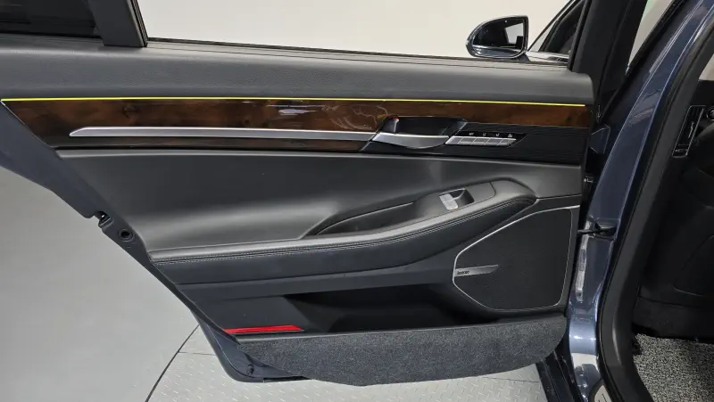 Genesis EQ900