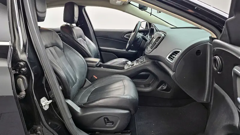 Chrysler 200