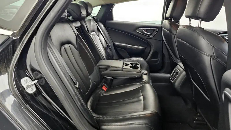 Chrysler 200