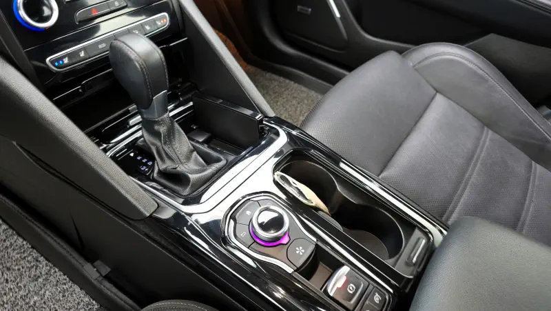 Renault SM6