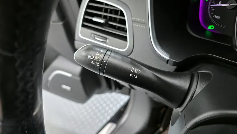 Renault SM6