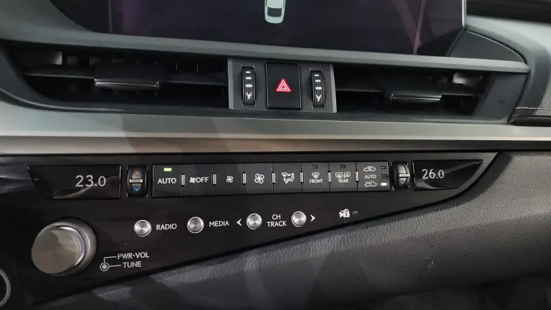 Lexus ES300h