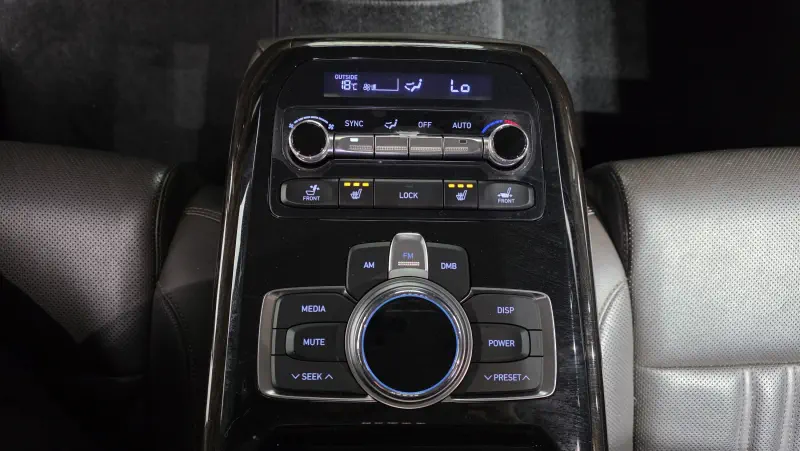 Genesis EQ900