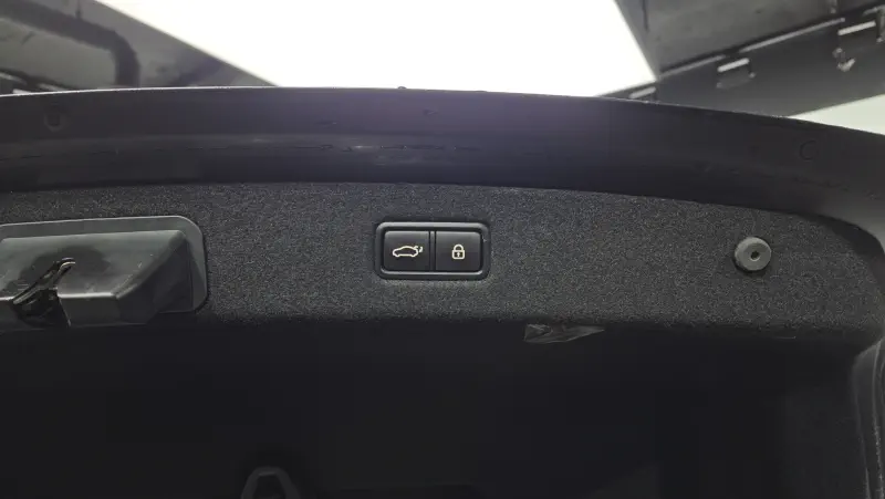 Genesis EQ900