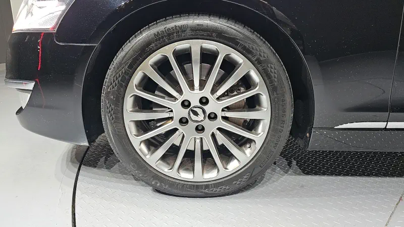 SsangYong Chairman W