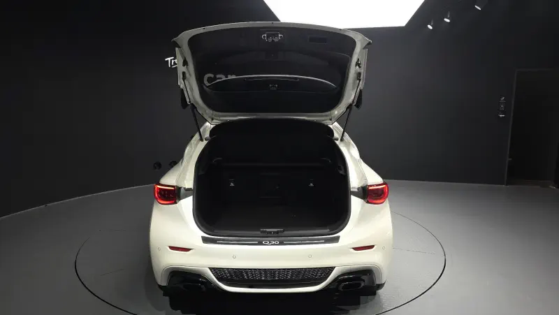 Infiniti Q30