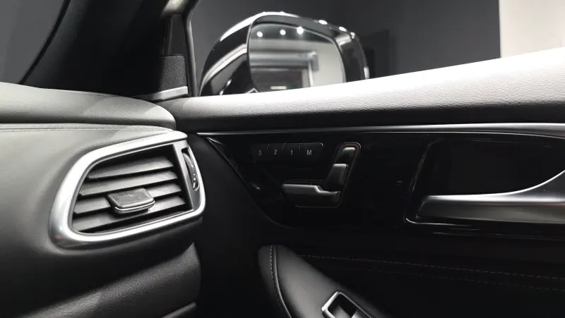 Infiniti Q30