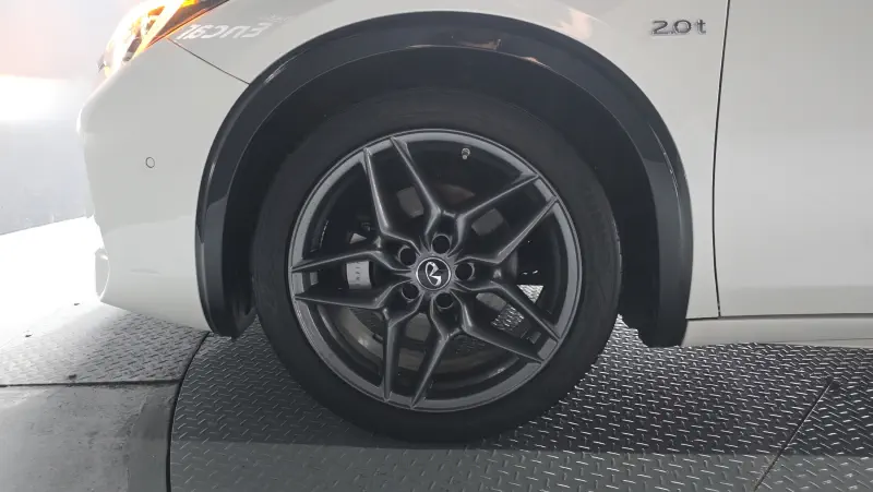 Infiniti Q30