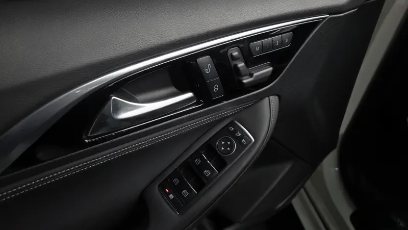 Infiniti Q30