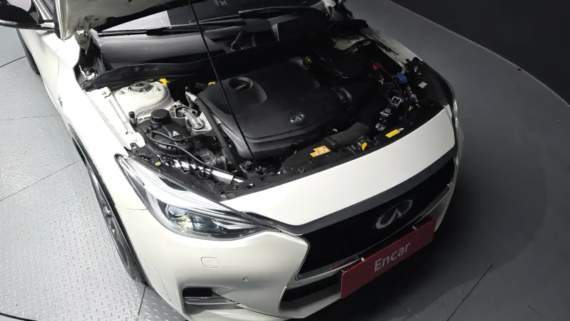 Infiniti Q30