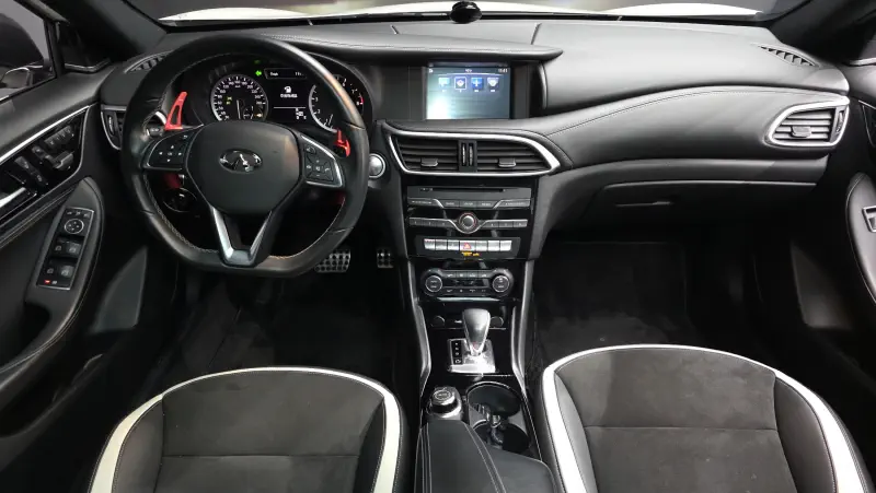 Infiniti Q30
