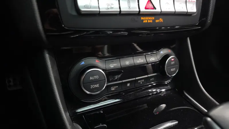 Infiniti Q30