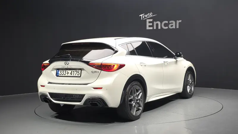 Infiniti Q30