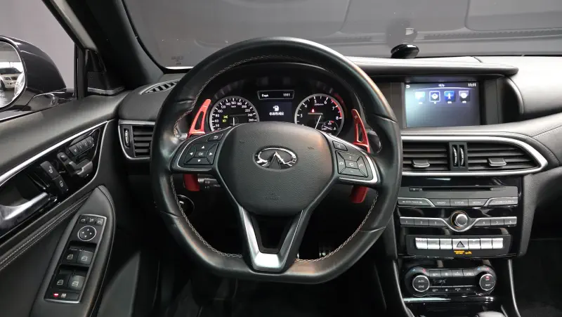 Infiniti Q30