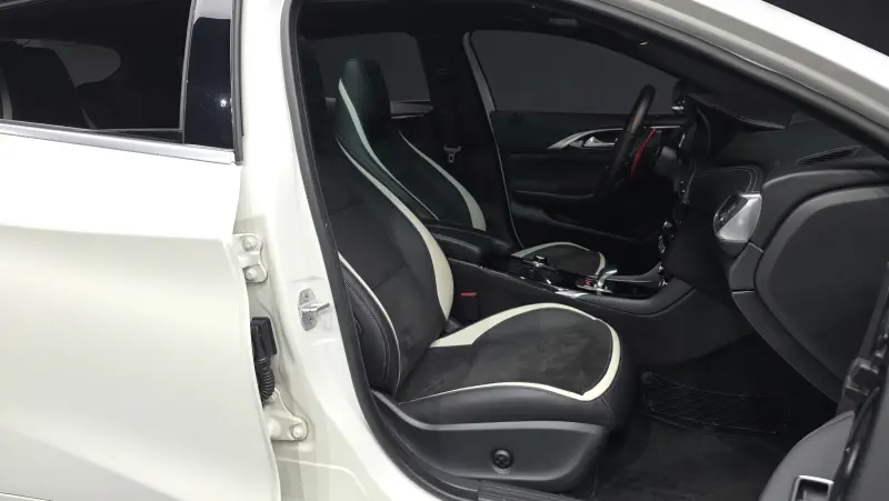 Infiniti Q30