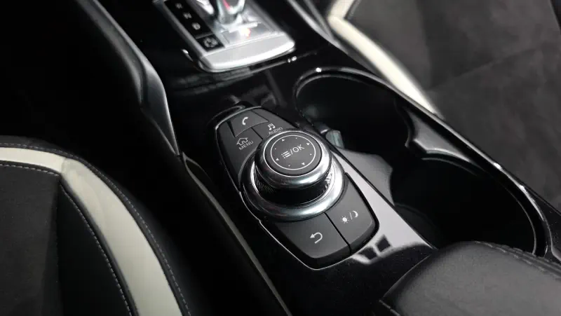 Infiniti Q30