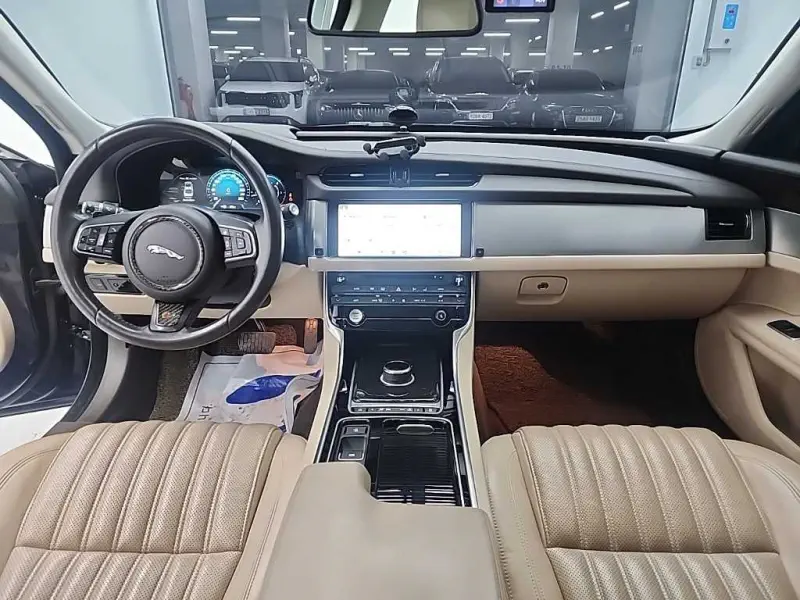 Jaguar XF