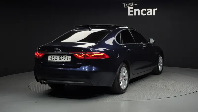 Jaguar XF