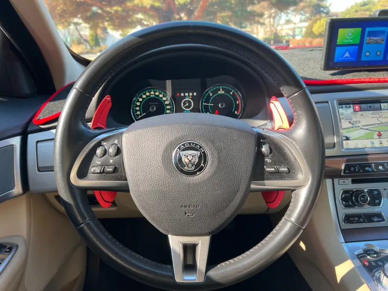 Jaguar XF