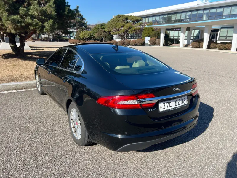 Jaguar XF