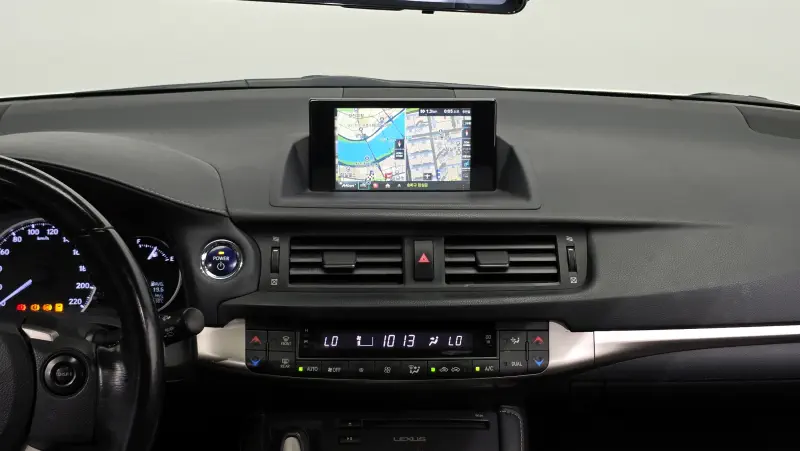 Lexus CT200h