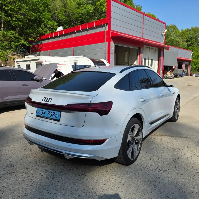 Audi e-tron