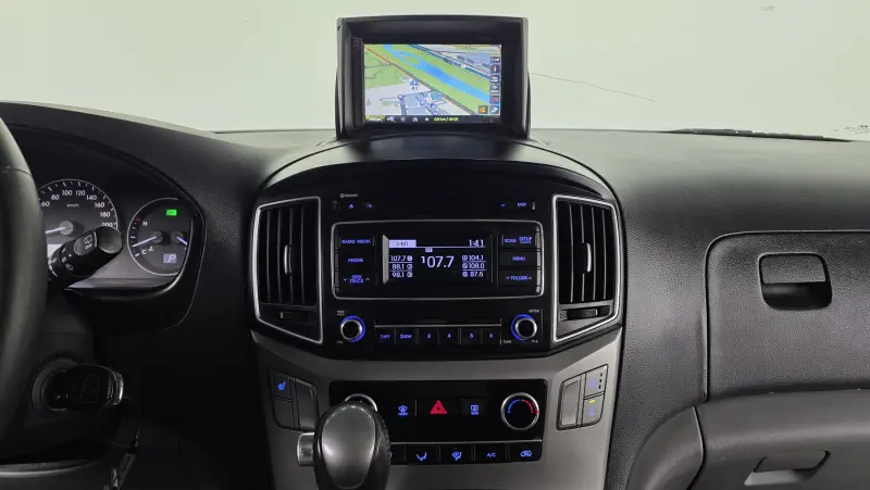 Hyundai Grand Starex