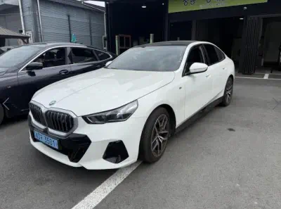 BMW i5