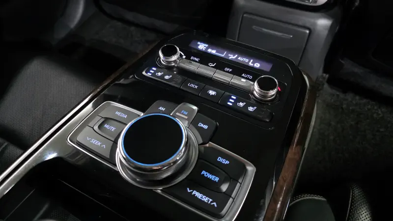 Genesis EQ900
