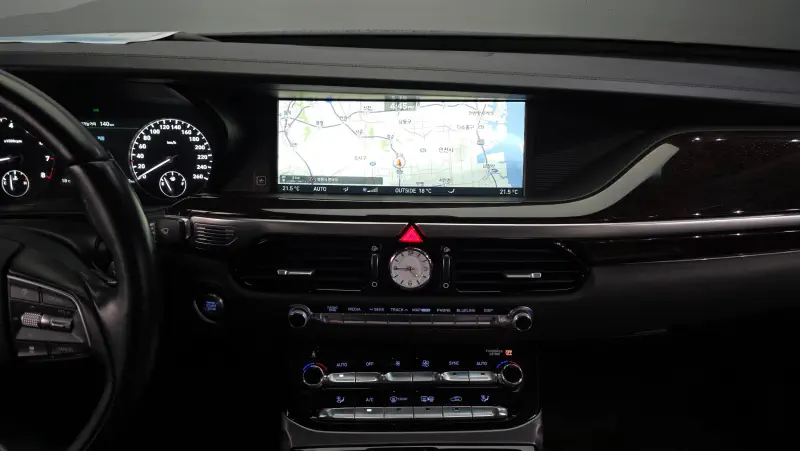 Genesis EQ900