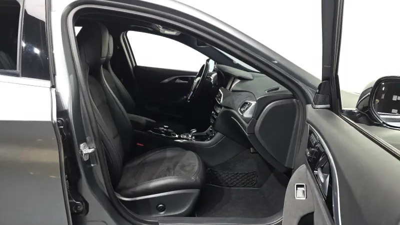 Infiniti Q30