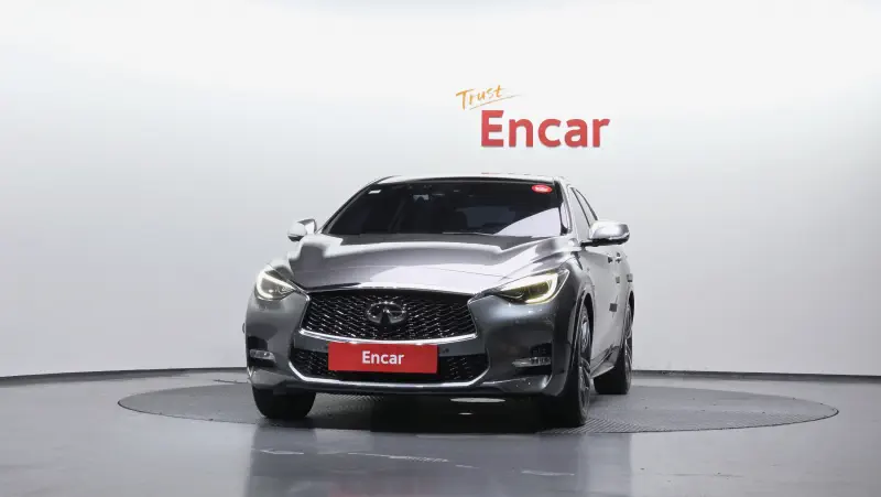 Infiniti Q30