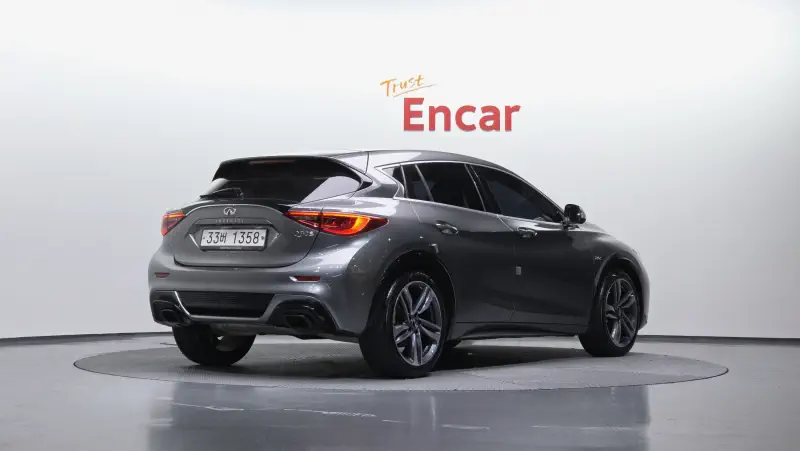 Infiniti Q30