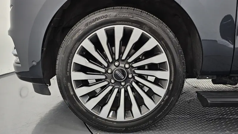 Lincoln Navigator