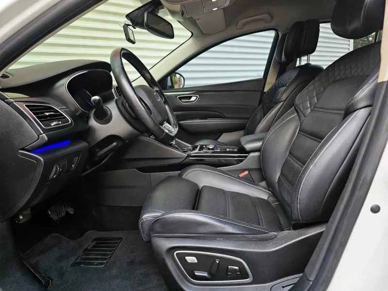 Renault SM6