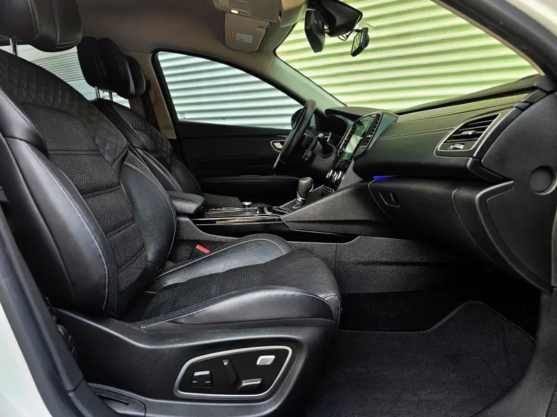 Renault SM6