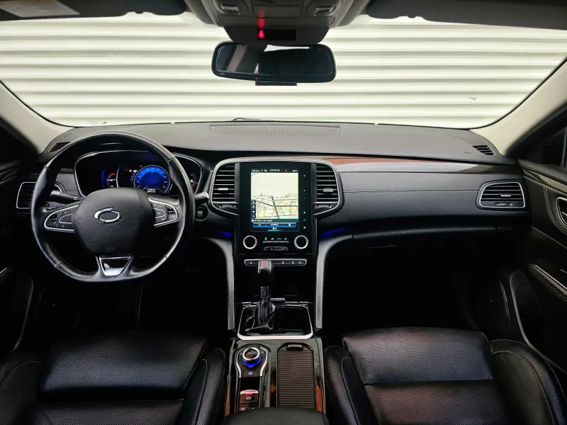 Renault SM6