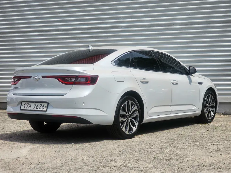 Renault SM6