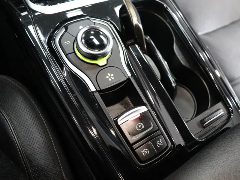 Renault SM6