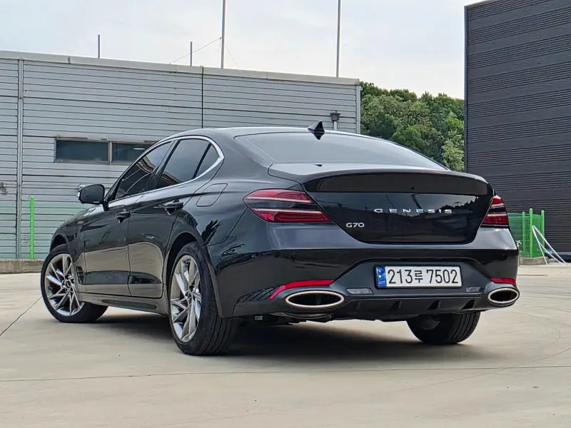 Genesis G70