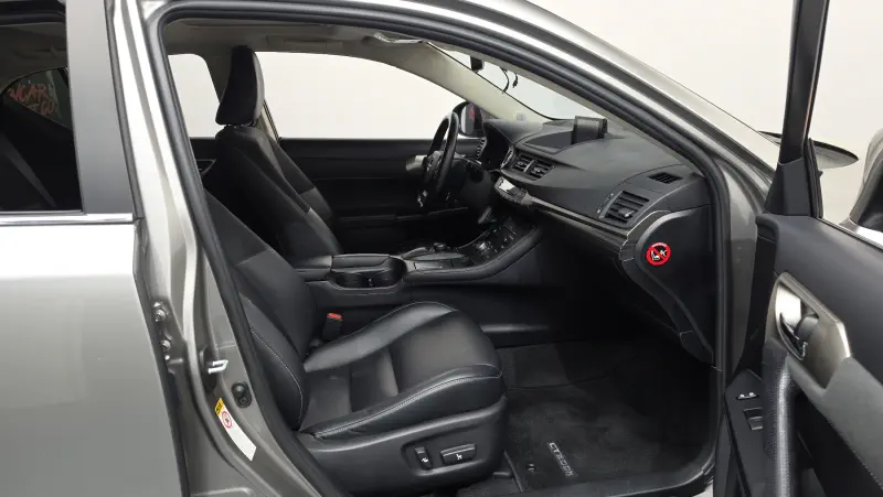 Lexus CT200h