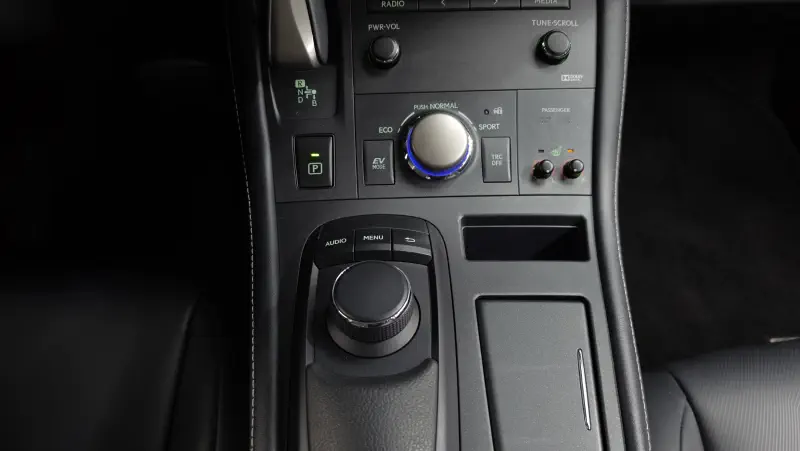 Lexus CT200h