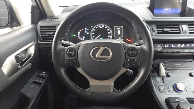 Lexus CT200h