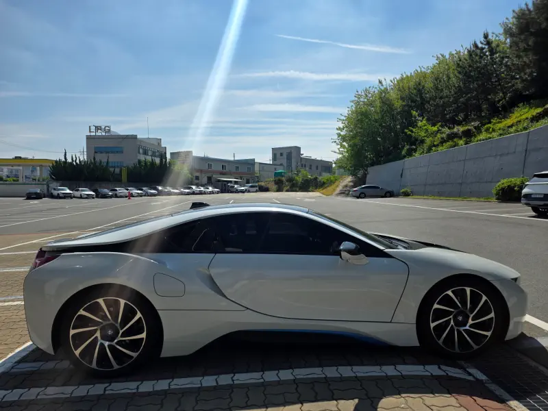 BMW i8
