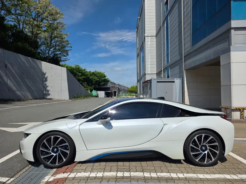 BMW i8