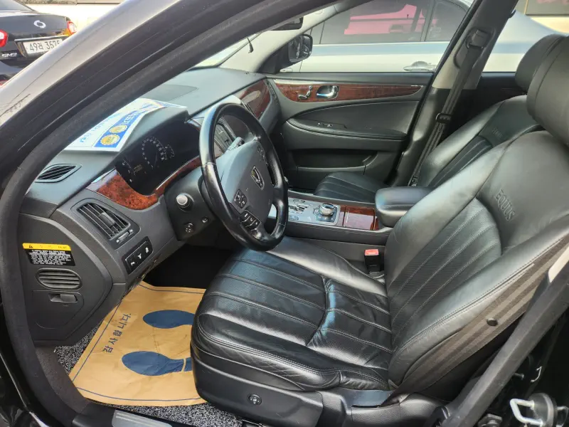 Hyundai Equus