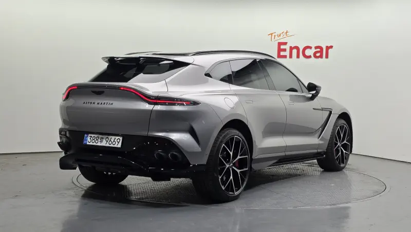 Aston Martin DBX